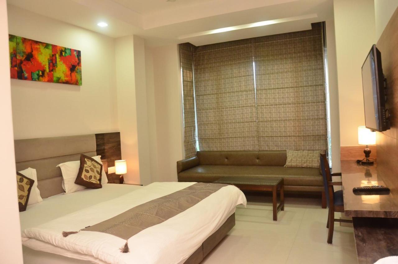 Hotel Sopan Heights Дели Экстерьер фото