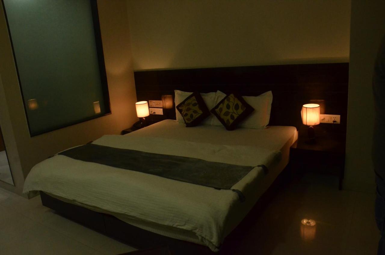 Hotel Sopan Heights Дели Экстерьер фото