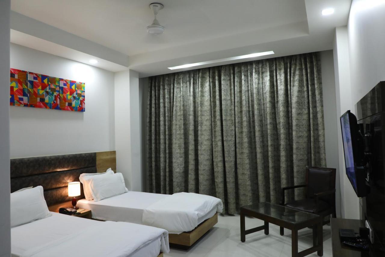 Hotel Sopan Heights Дели Экстерьер фото
