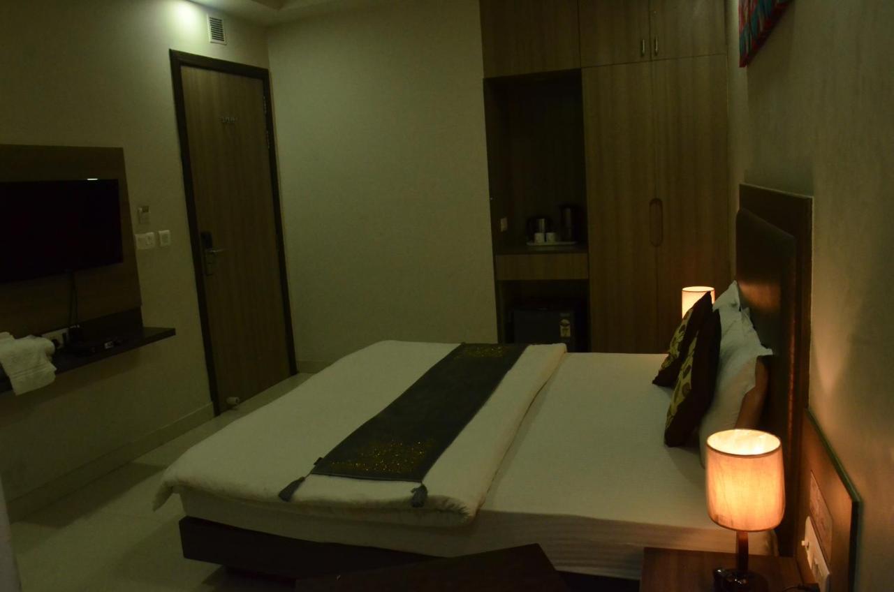 Hotel Sopan Heights Дели Экстерьер фото