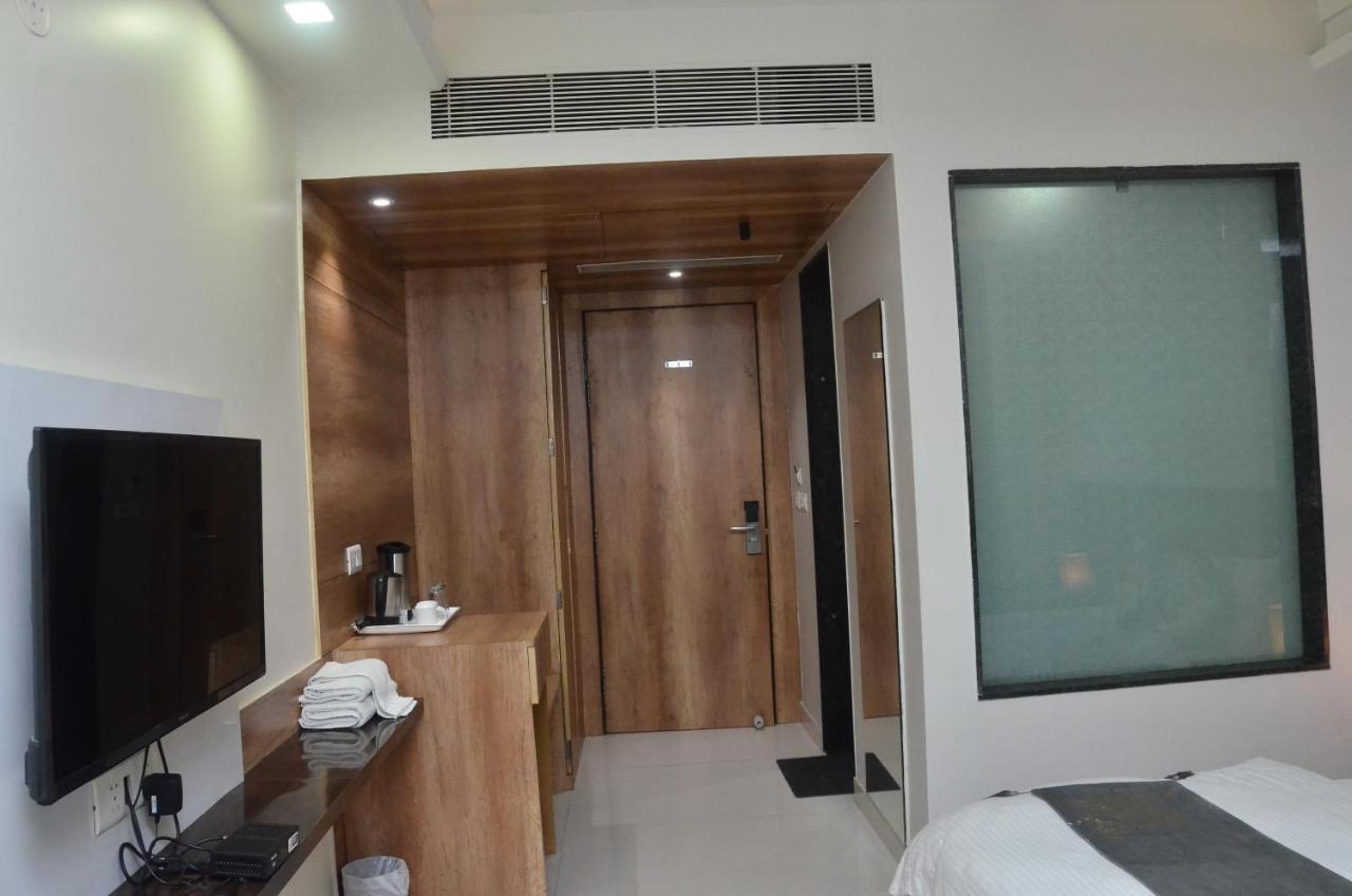 Hotel Sopan Heights Дели Экстерьер фото