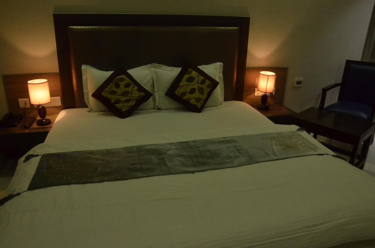Hotel Sopan Heights Дели Экстерьер фото
